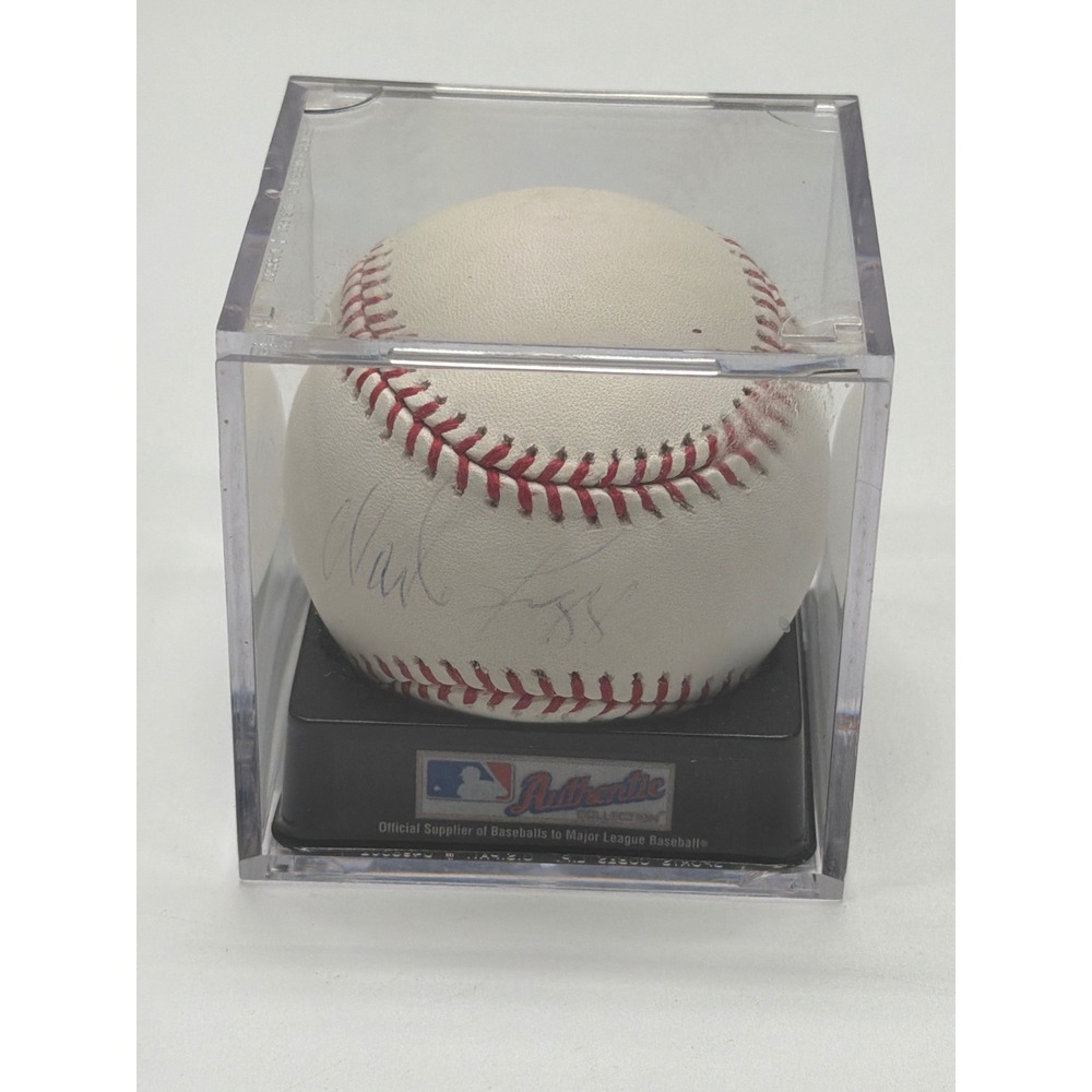 Signed Rawlings Official Major League Baseball MLB Selig Ball‎ Case Wade Bogg
